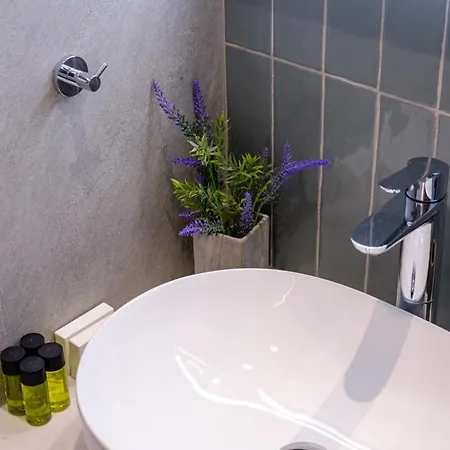 Artemis 206 - Seaside Stories Livadhia