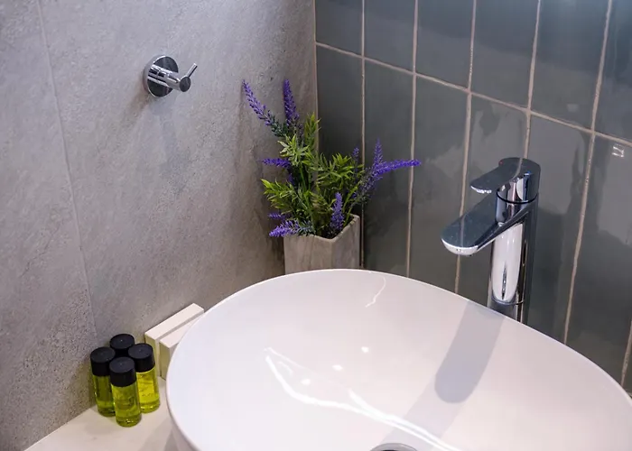 Artemis 206 - Seaside Stories Livadhia